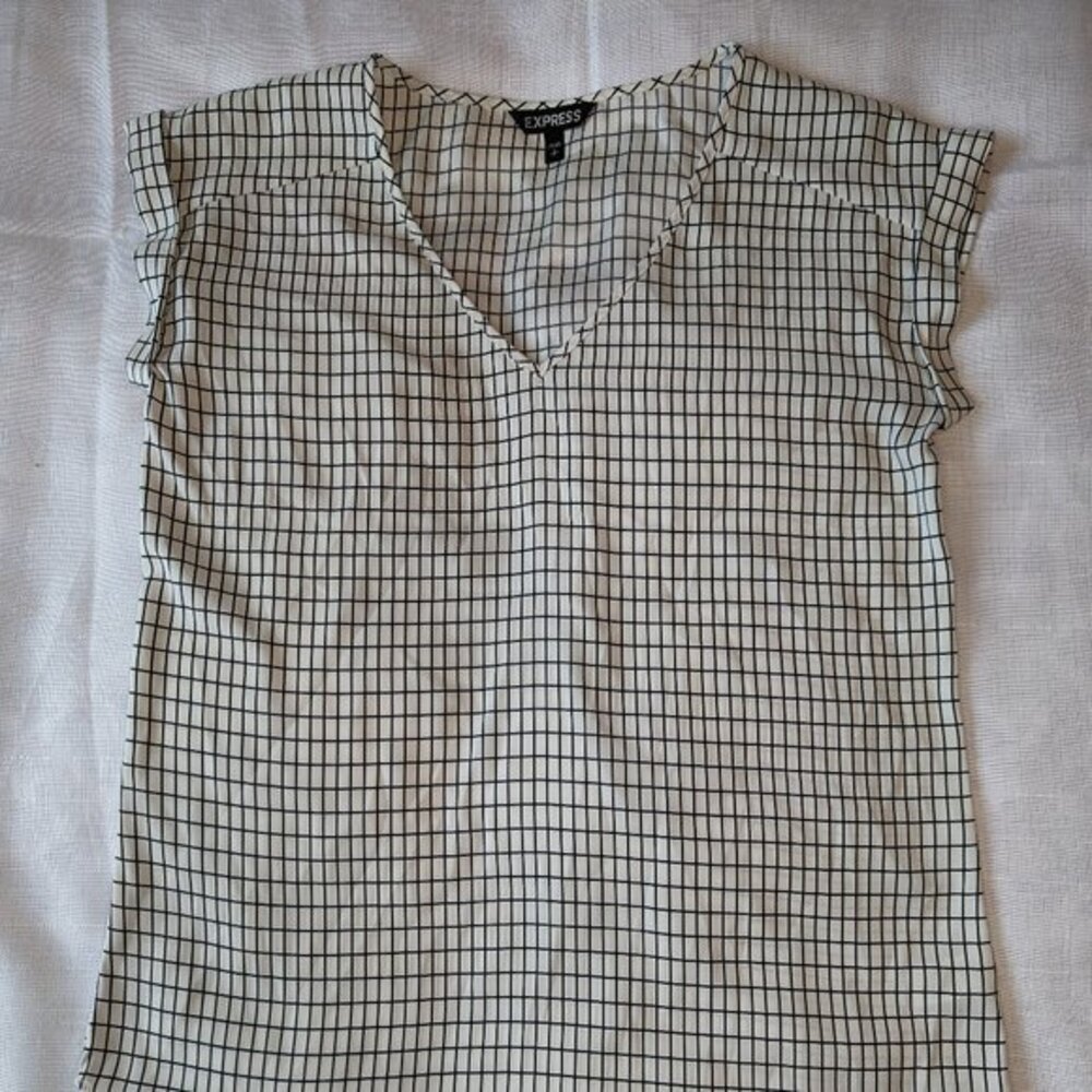 Express White and Black Top‎ S